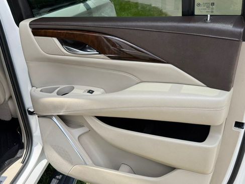 Used 2017 Cadillac Escalade ESV Premium Luxury AWD/4WD image 30