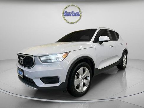 Used 2022 Volvo XC40 T5 Momentum AWD/4WD image 1