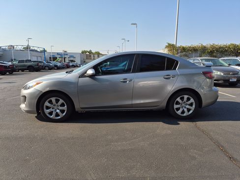 Used 2013 MAZDA MAZDA3 i SV FWD image 9