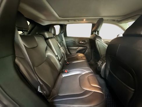 Used 2019 Jeep Cherokee Latitude Plus w/ Comfort/Convenience Group image 27