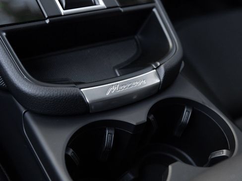 Certified 2026 Porsche Macan AWD/4WD image 28