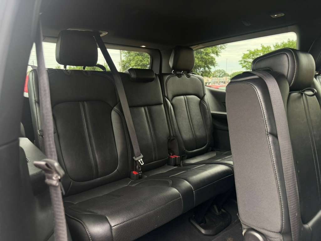 Used 2024 Jeep Wagoneer Series II w/ Flexible Seating Group RWD image 11