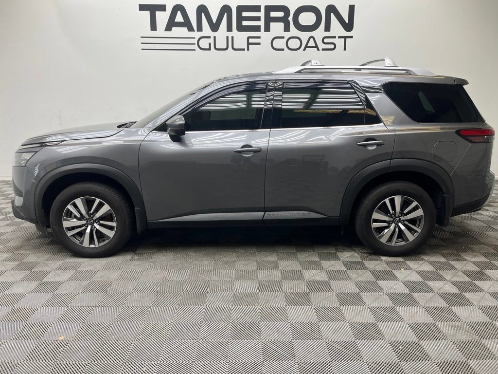 Used 2025 Nissan Pathfinder SL FWD image 6