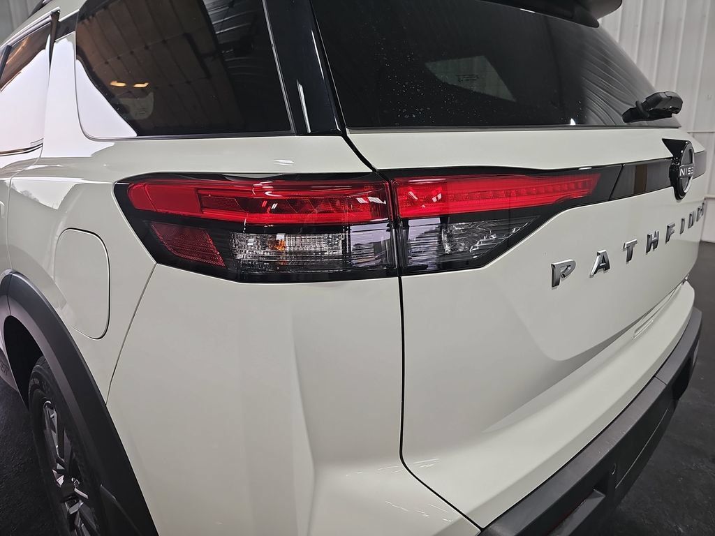 Certified 2024 Nissan Pathfinder SV AWD/4WD image 33