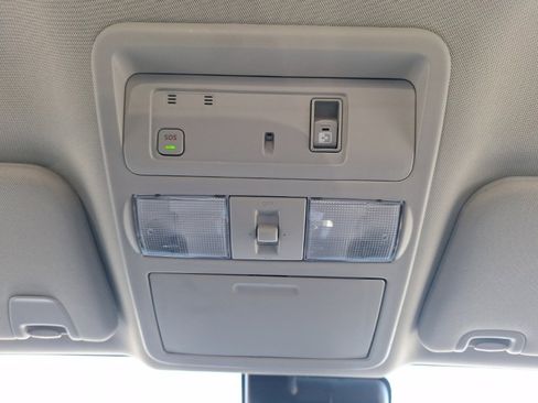 Used 2024 Nissan Titan SV w/ SV Convenience Package image 13