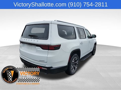 Used 2023 Jeep Wagoneer Series III w/ Preferred Equipment Group RWD image 11
