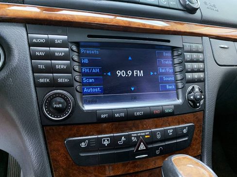 Used 2005 Mercedes-Benz E 320 Sedan image 15