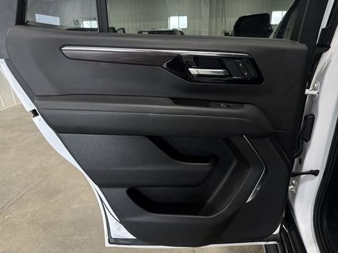 Used 2025 Chevrolet Tahoe LT AWD/4WD image 22