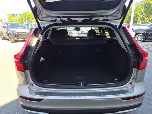 Used 2026 Volvo V60 B5 Cross Country Ultra AWD/4WD image 27