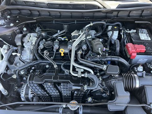 Used 2024 Nissan Altima 2.5 SV FWD image 41