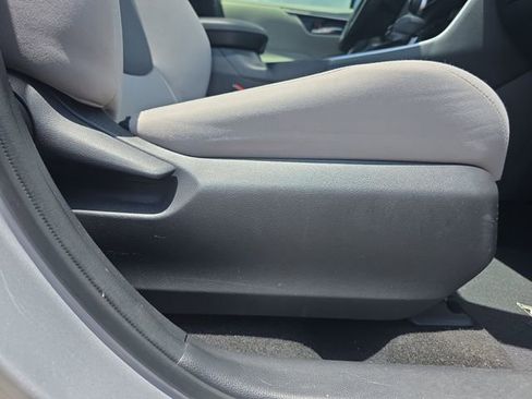 Used 2019 Toyota RAV4 XLE FWD image 35