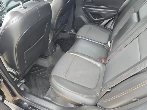 Used 2019 Chevrolet Trax LT w/ LT Convenience Package image 24