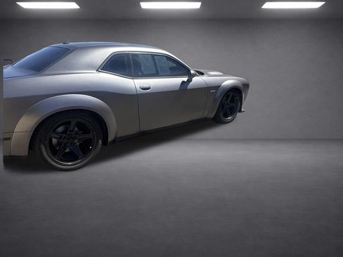 Used 2017 Dodge Challenger R/T RWD image 21