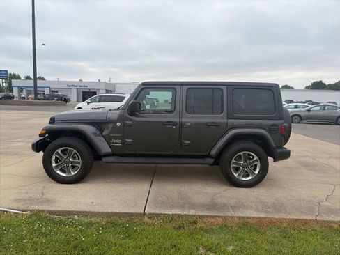 Used 2020 Jeep Wrangler Unlimited Sahara AWD/4WD image 3