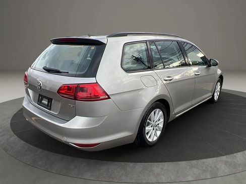 Used 2017 Volkswagen Golf S image 5