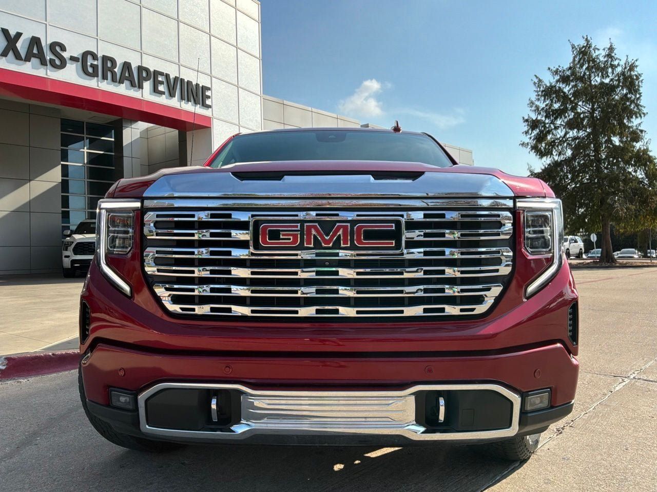 Used 2023 GMC Sierra 1500 Denali w/ Technology Package AWD/4WD image 3