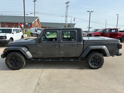 Used 2023 Jeep Gladiator Sport image 4