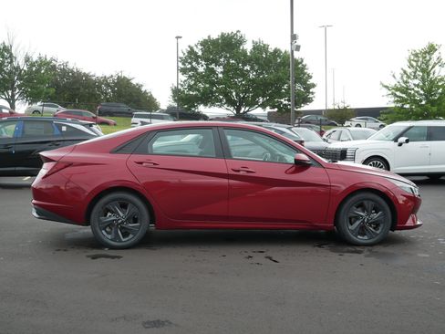 Used 2023 Hyundai Elantra SEL FWD image 5