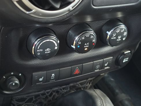 Used 2014 Jeep Wrangler Unlimited Rubicon w/ Dual Top Group AWD/4WD image 19