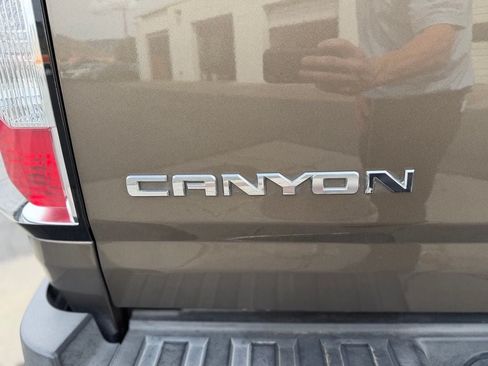 Used 2016 GMC Canyon SLT RWD image 18