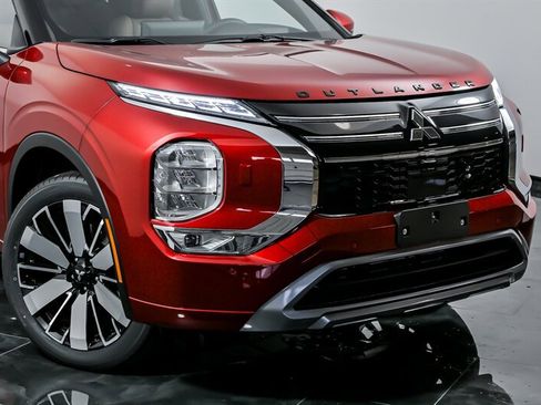 New 2025 Mitsubishi Outlander SE image 2