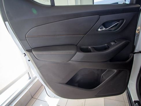 Certified 2019 Chevrolet Traverse LT image 9