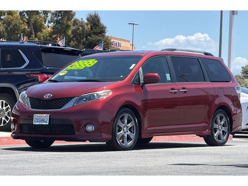 Used 2017 Toyota Sienna SE w/ SE Preferred Package FWD image 8