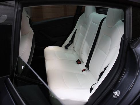 Used 2023 Tesla Model 3 Standard Range image 26