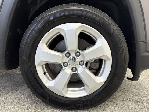 Used 2019 Jeep Compass Latitude w/ Popular Equipment Group image 41