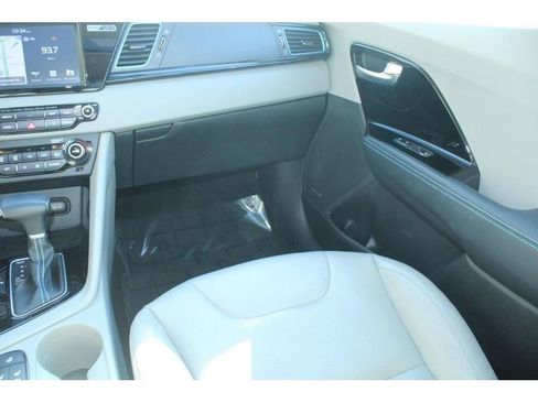 Used 2019 Kia Niro Touring image 17