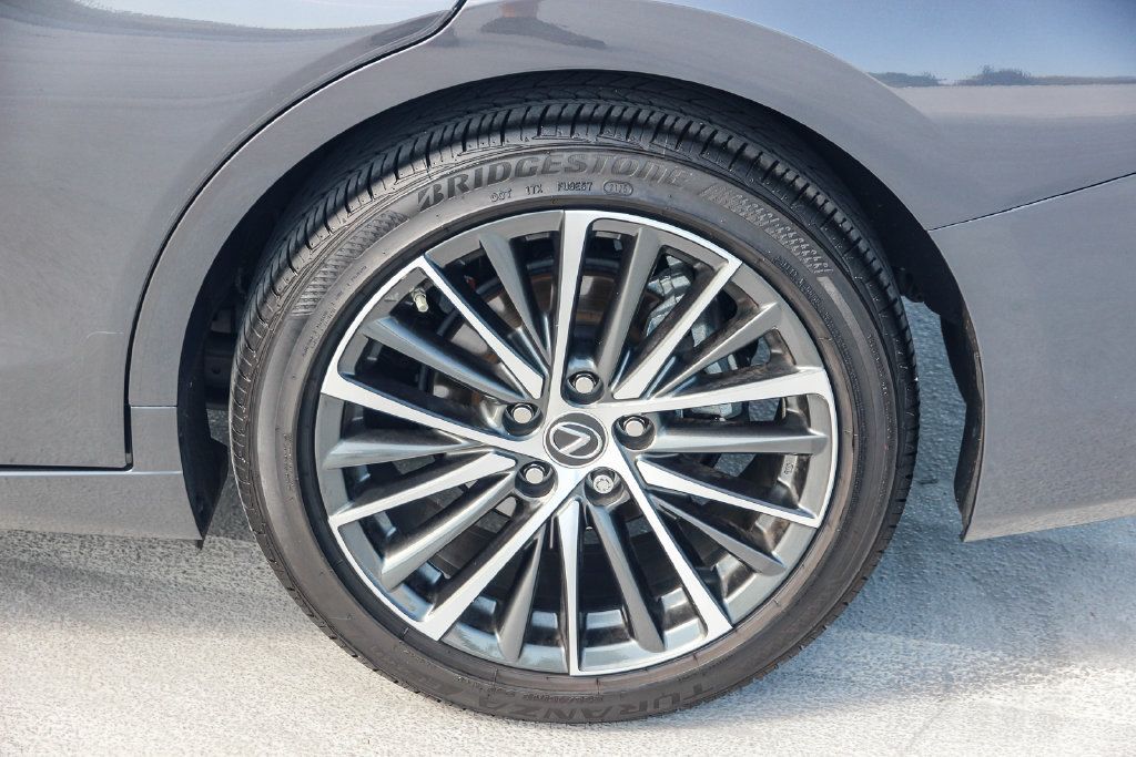 Certified 2025 Lexus ES 300h w/ Premium Package FWD image 12