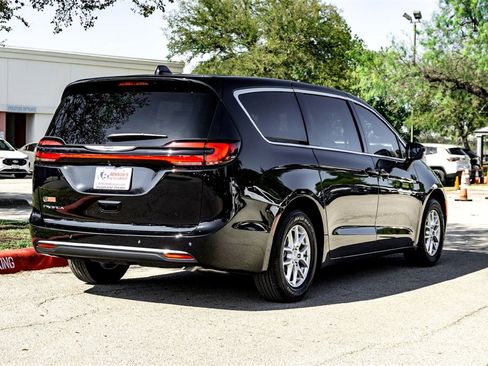 New 2026 Chrysler Pacifica Select image 4