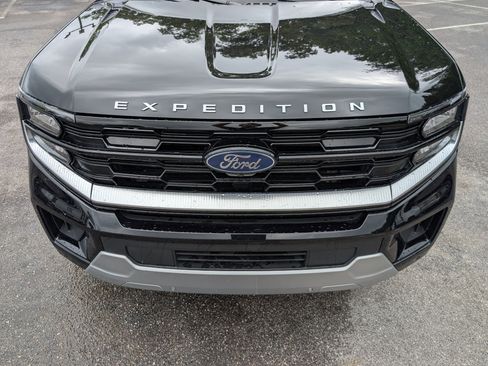Used 2025 Ford Expedition Platinum w/ Platinum Ultimate Package AWD/4WD image 12
