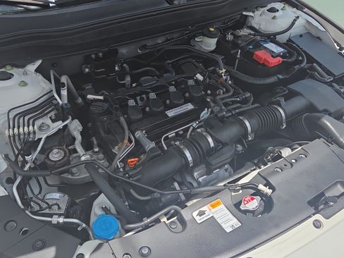 Used 2018 Honda Accord Touring image 18