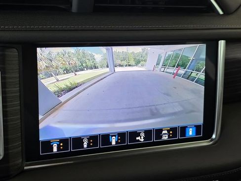 Used 2021 GMC Yukon Denali w/ Denali Premium Package AWD/4WD image 29