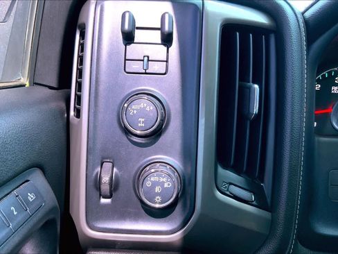 Used 2017 Chevrolet Silverado 1500 High Country image 35