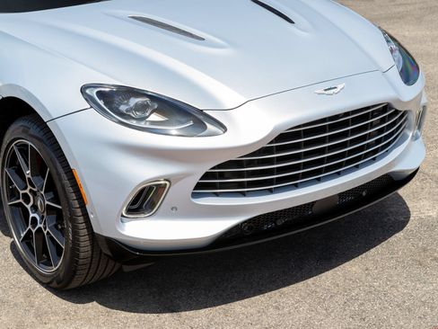 Used 2021 Aston Martin DBX AWD/4WD image 9