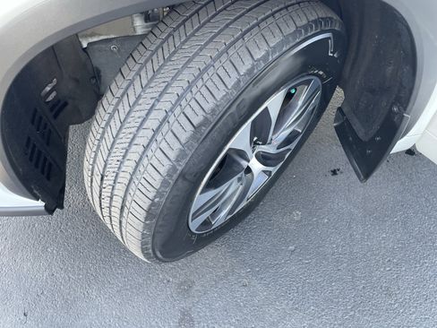 Used 2021 Toyota Highlander XLE image 10