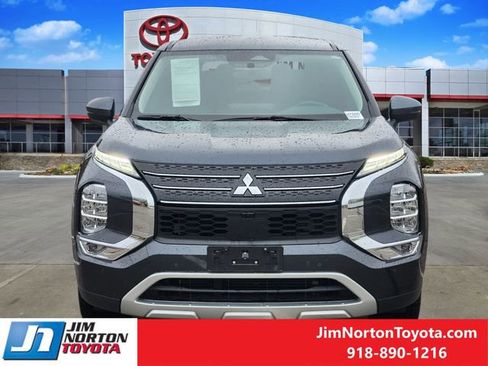 Used 2024 Mitsubishi Outlander SE image 2