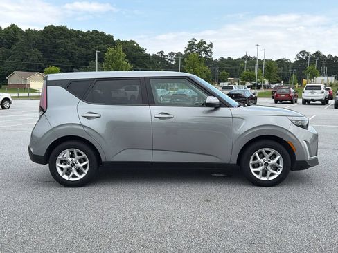 Used 2023 Kia Soul LX w/ LX Technology Package FWD image 8