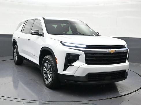 Used 2024 Chevrolet Traverse LS FWD image 8