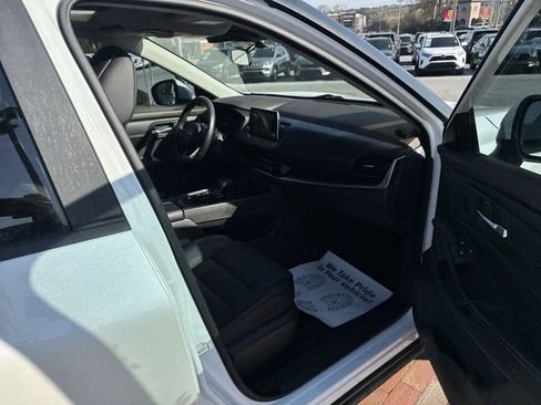 Used 2022 Nissan Rogue SV w/ SV Premium Package image 29