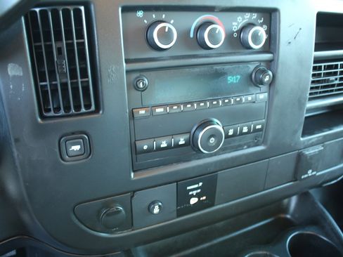 Used 2016 Chevrolet Express 3500 image 21