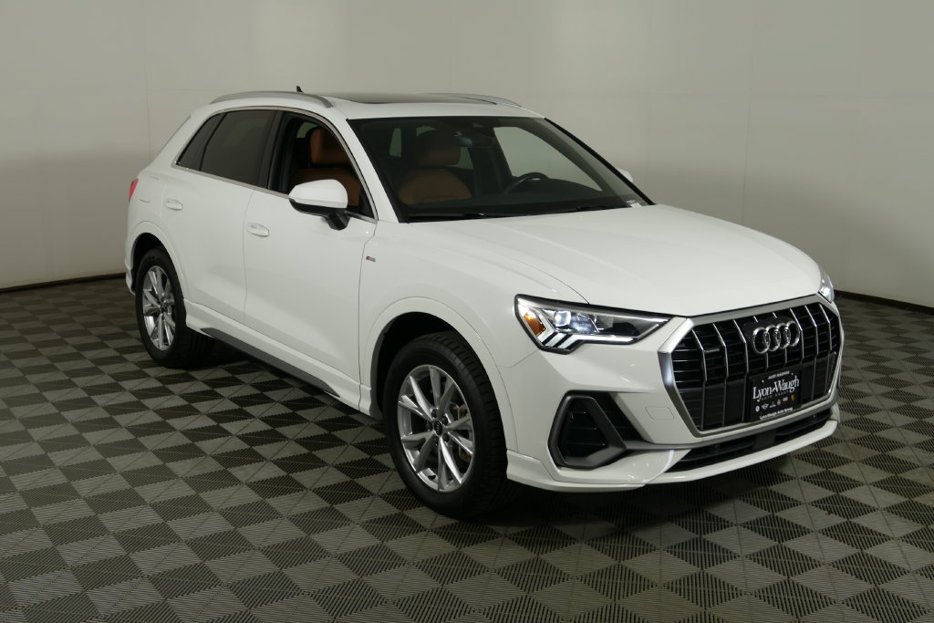 Used 2023 Audi Q3 2.0T Premium w/ Convenience Package AWD/4WD image 1