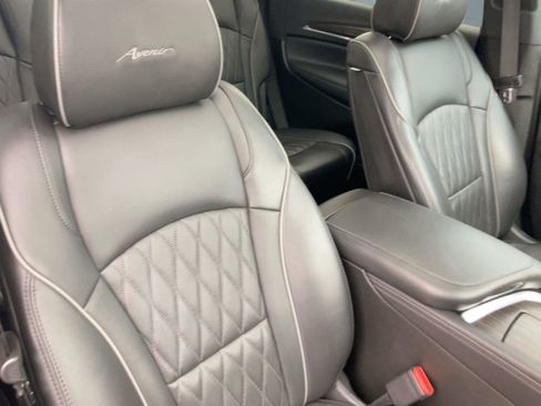 Used 2023 Buick Enclave Avenir image 24