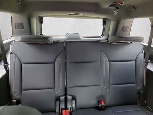 Used 2022 GMC Yukon XL SLT w/ SLT Premium Package AWD/4WD image 13