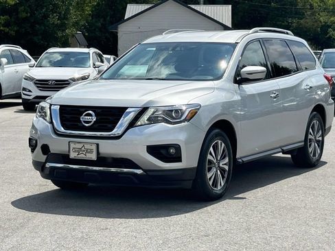 Used 2017 Nissan Pathfinder SV FWD image 3