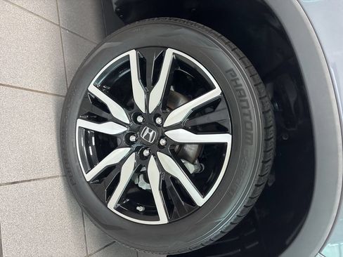 Used 2021 Honda Pilot Touring image 11