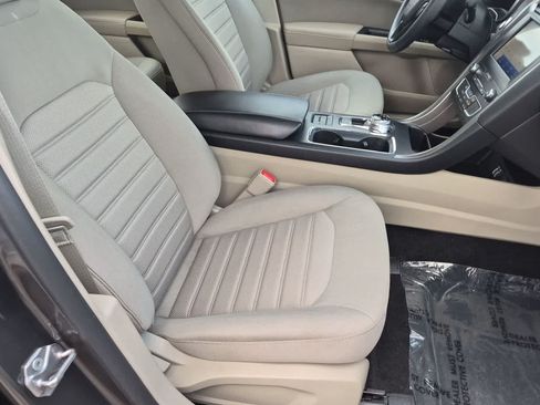 Used 2020 Ford Fusion SE FWD image 20