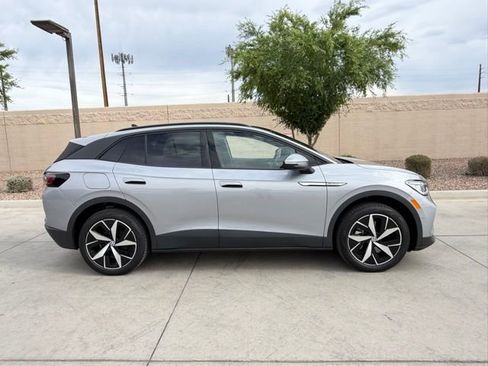 Used 2023 Volkswagen ID.4 Pro S image 3